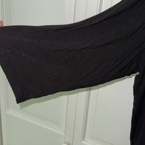 Hi low hem black top. EUC - Picture 2 of 6